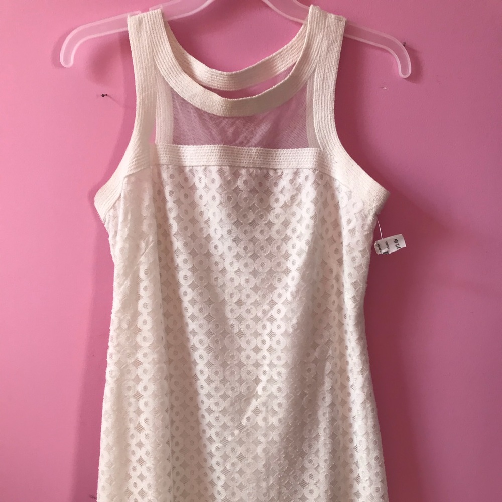 White concentric pattern dress